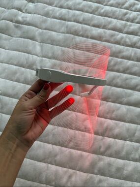 SLNY How To Glow Therapy System Red Light Therapy